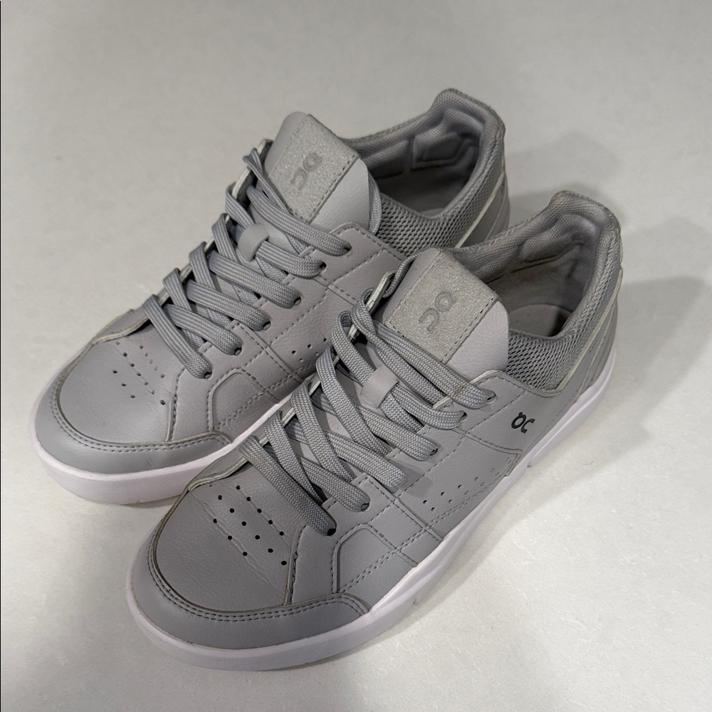 On The Roger Women's Gray Athletic Shoes